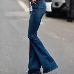 FRAME Forever Karlie Flare High-Rise Jeans in Columbia Road Size 29 US 6 8